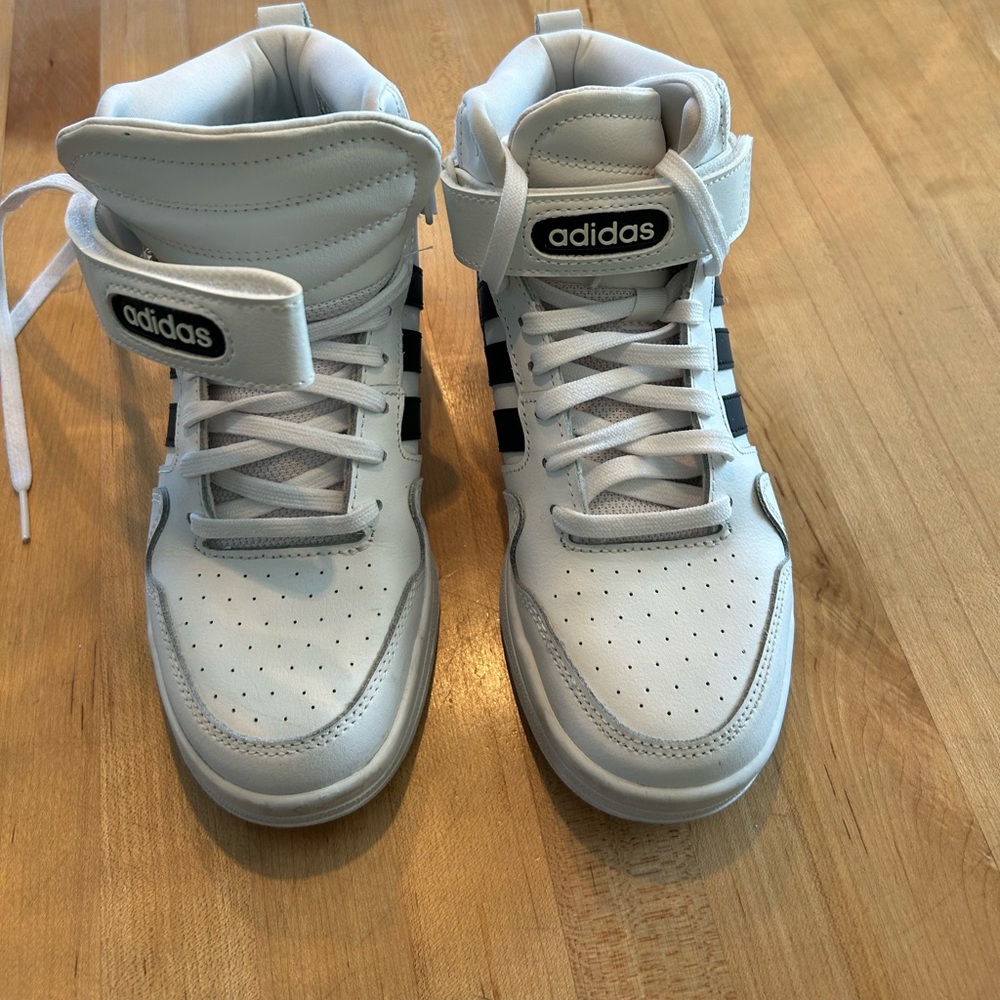 Adidas cloud foam comfort sneakers